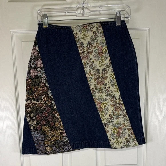 Cinole Floral Tapestry Panel Denim Mini Skirt Sz. Medium - Picture 4 of 10